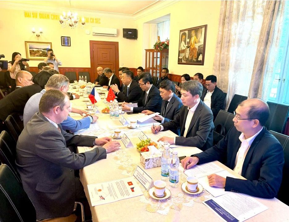 Hội nghị bàn tròn về hợp tác giáo dục – đào tạo, khoa học – công nghệ và đổi mới sáng tạo giữa Việt Nam và Cộng hòa Séc, Praha ngày 6.6.2025